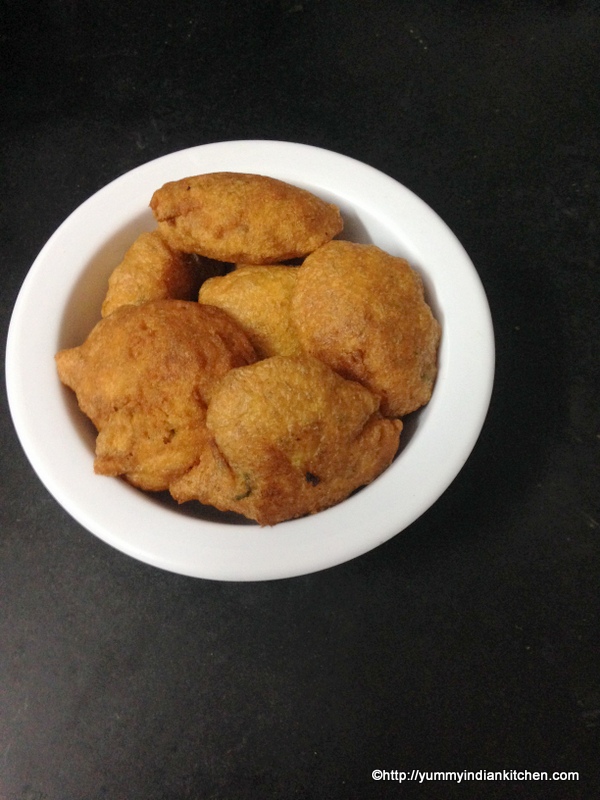 aloo pakora recipe or aloo bajji or aloo pakoda recipe