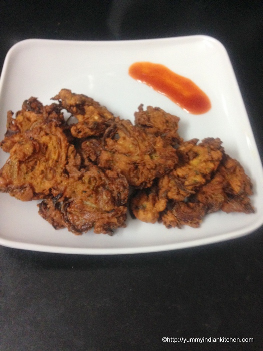 Onion Pakoda Recipe, Onion Pakora - Yummy Indian Kitchen