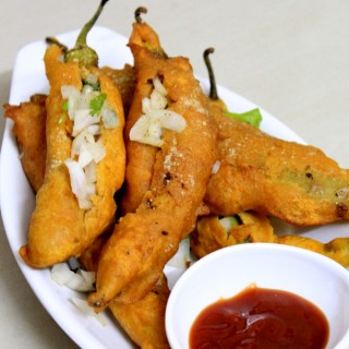 Mirchi-bajji-mirapakaya-bajji