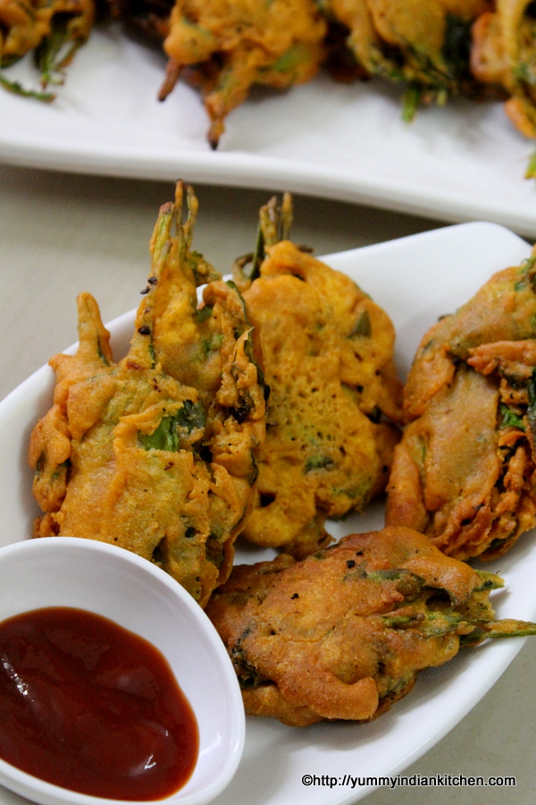 Spinach Fritters Recipe, Palak Bhajia - Yummy Indian Kitchen