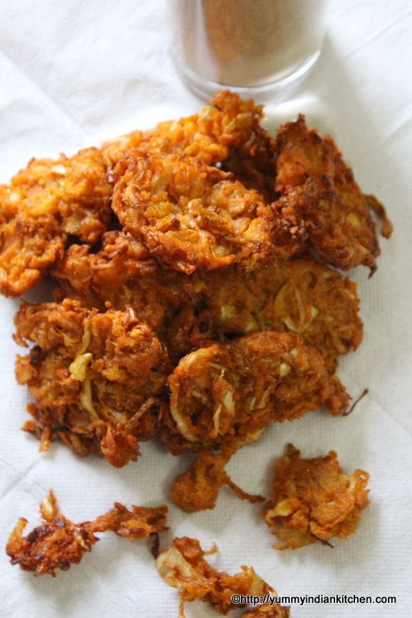 Cabbage Pakoda Recipe, Cabbage Bhajiya or Fritters