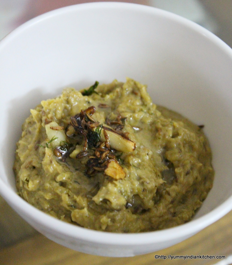 how to make green chilli chutney or thecha recipe
