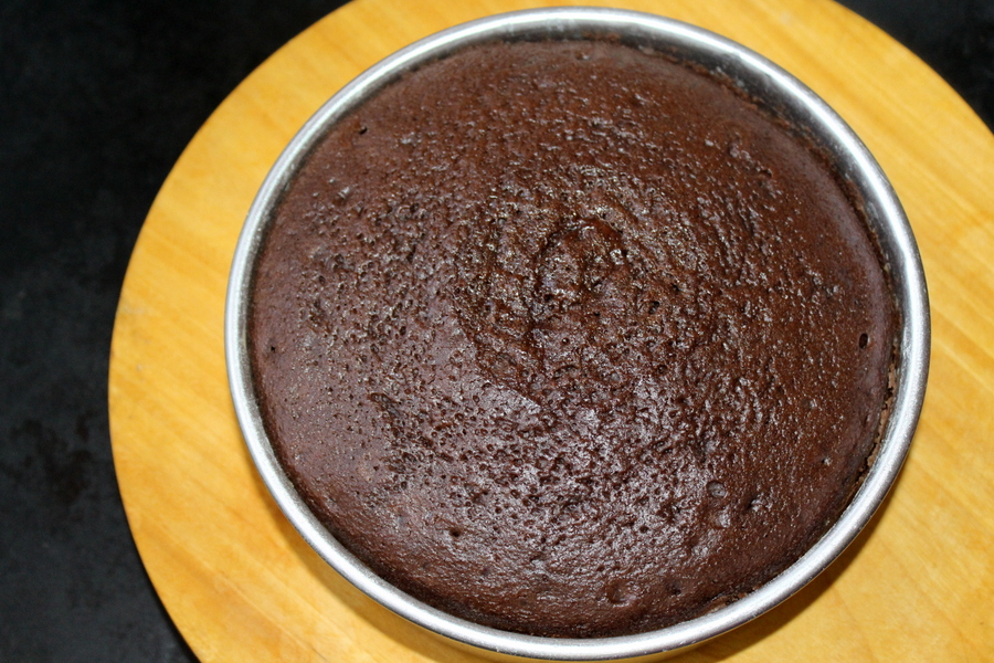 chocolate cake in cooker (without oven) - Yummy Indian Kitchen