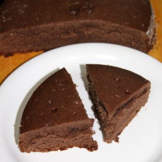 प्रेशर-कुकर-में-चॉकलेट-केक-बनाने-कि-विधि