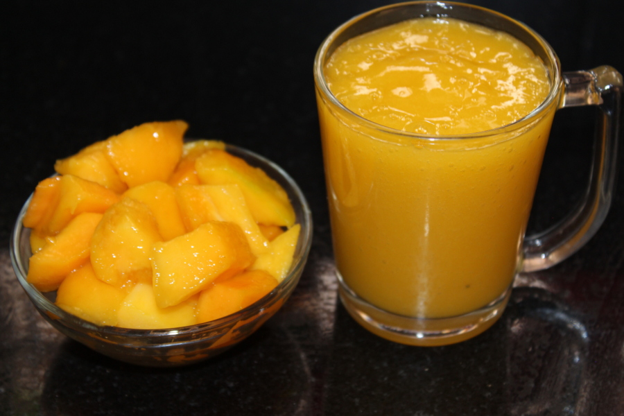 mango juice recipe, mango drink - Yummy Indian Kitchen