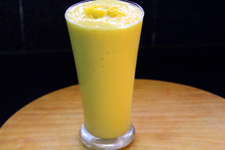 mango milkshake recipe, mango shake recipe - Yummy Indian Kitchen