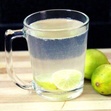 lemon water detox in a glass with lemon slices inside to lose weight
