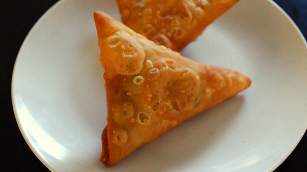 chicken samosa cone shaped