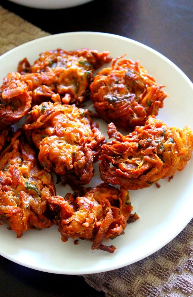 kanda bhajiya or pyaj ke pakode on a plate