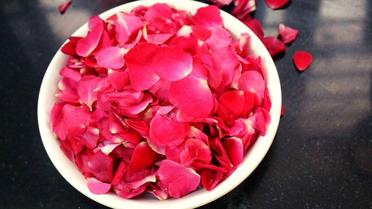 homemade rose water for face, rose water spray - Yummy Indian Kitchen