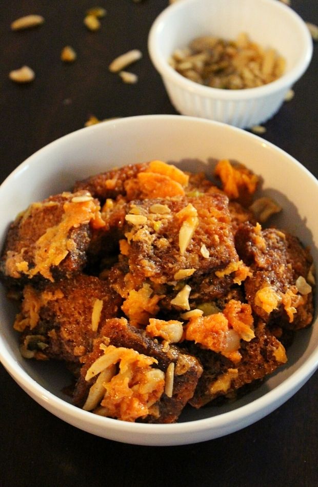 double ka meetha in a bowl with garnished dry fruits