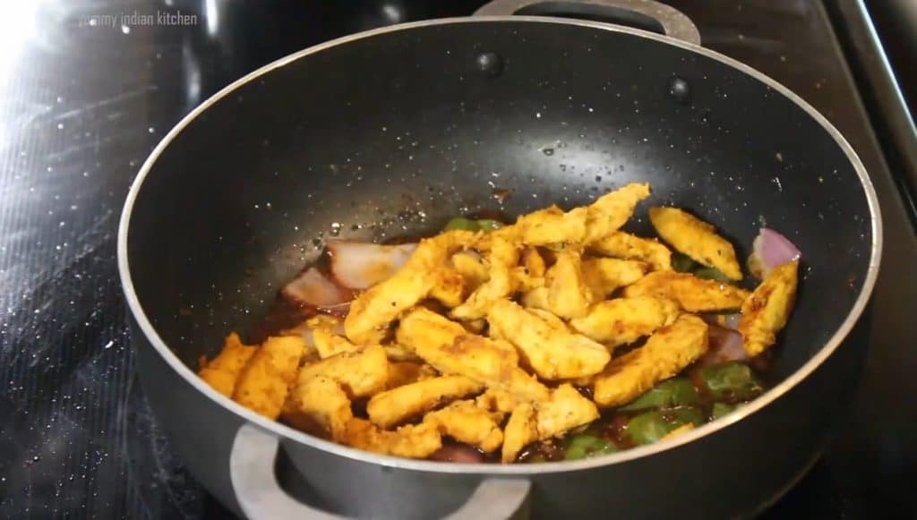 Transfer the cooked chicken strips to complete jalfrezi recipe