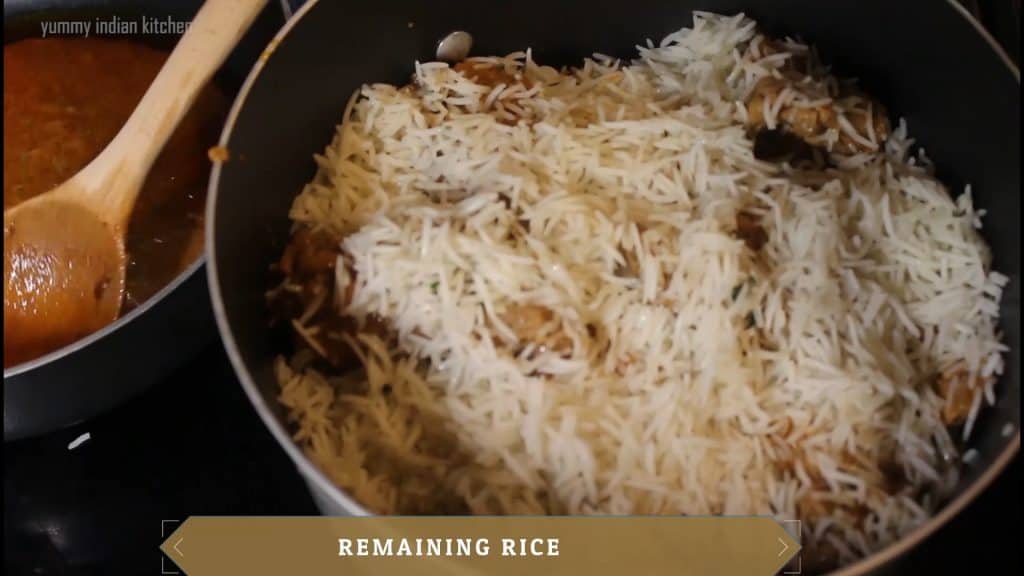 make layers of chicken and rice to make lucknowi biryani