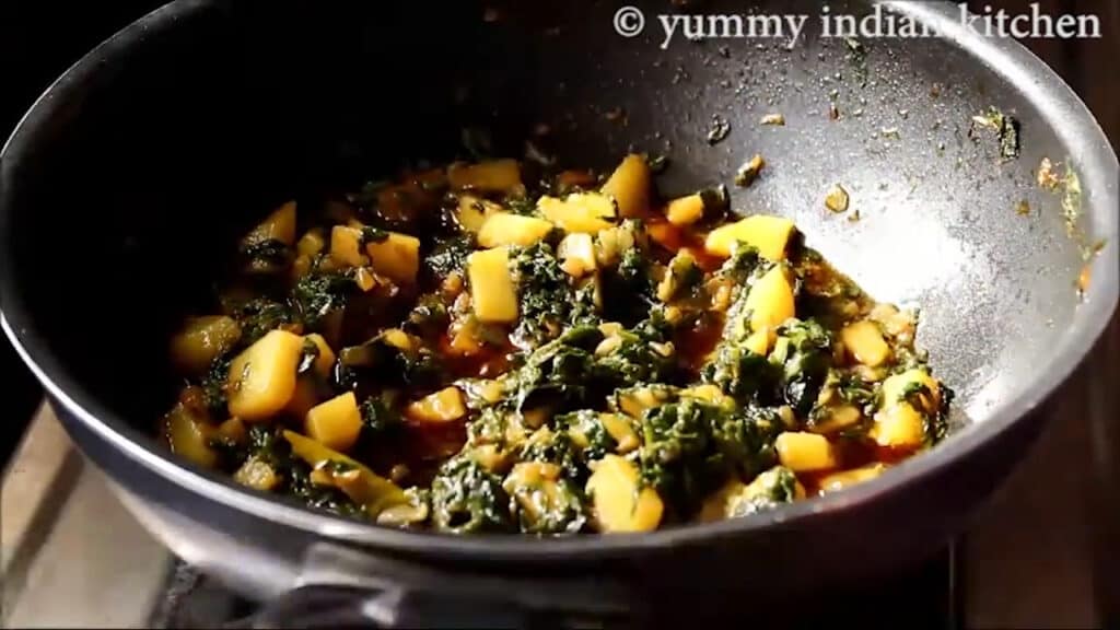 cook until aloo and palak turn into soft gravy