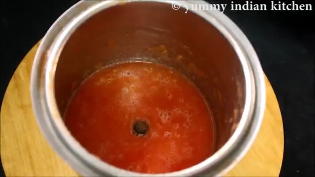 Making a fine puree of the tomatoes