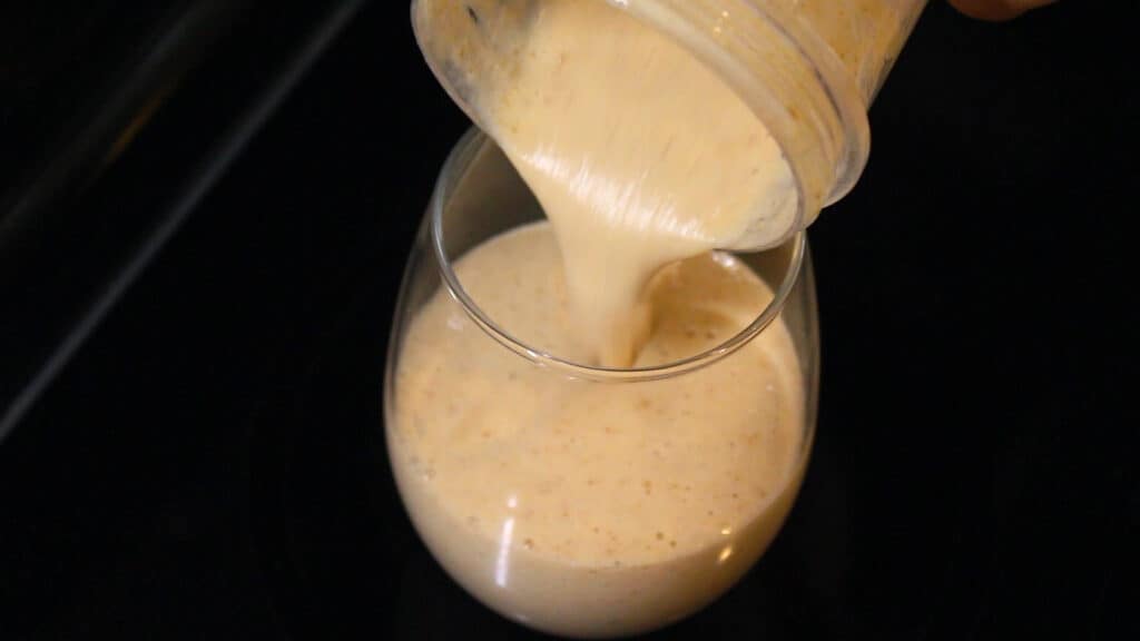Pouring the oats smoothie weight loss