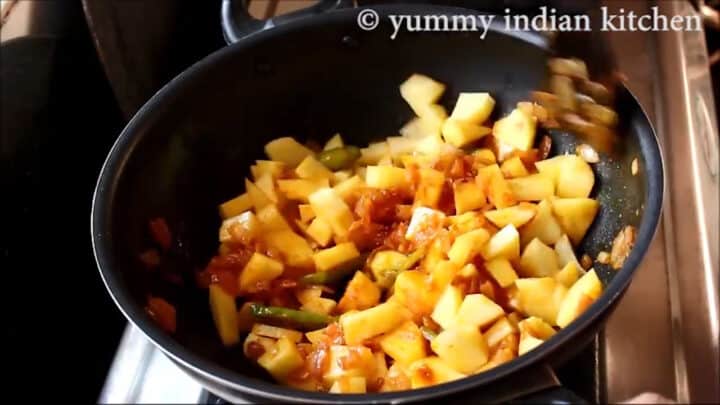 potato curry recipe | aloo curry gravy for chapathi - Yummy Indian Kitchen