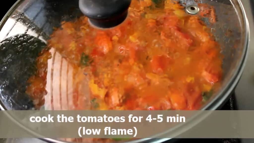 Covering the lid and cooking the tomatoes 