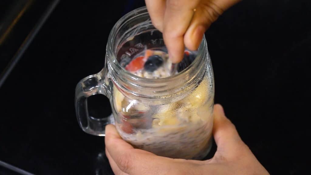 stirring and serving the healthy overnight oats recipe