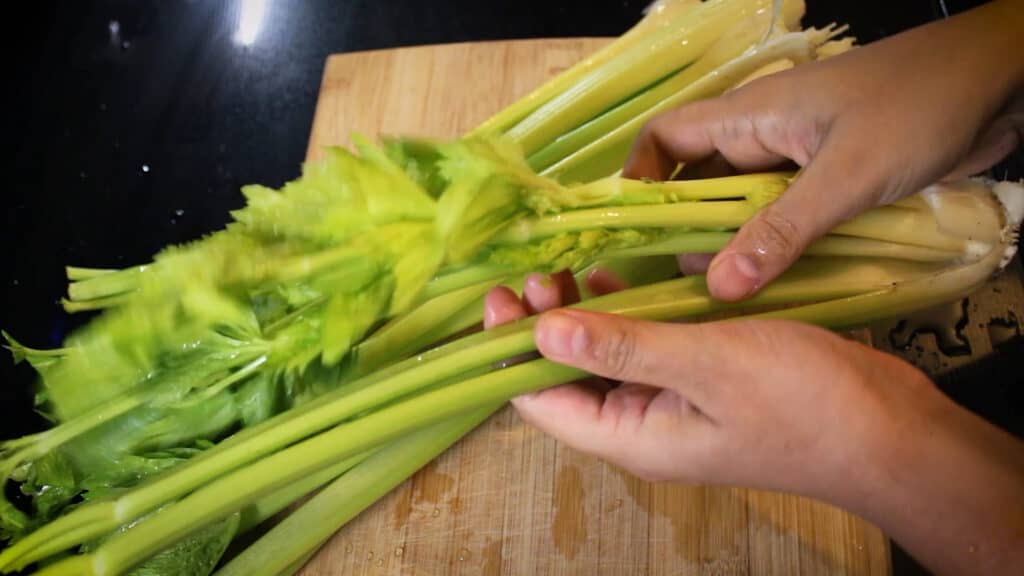 separate the stalks of celery into individual stalks