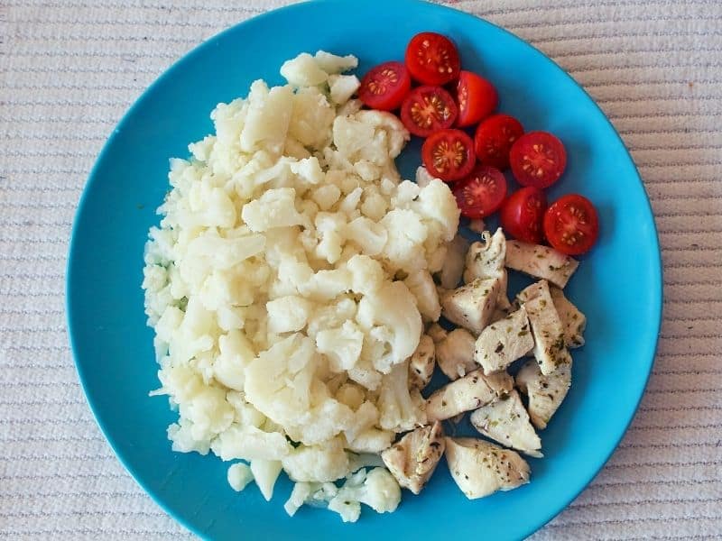 lean and green optavia recipes to prepare with cauliflower, tomato and cooked chicken breast