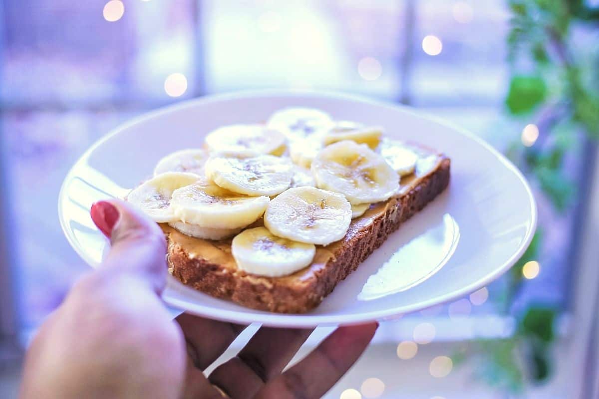 banana toast with peanut butter and bananas.