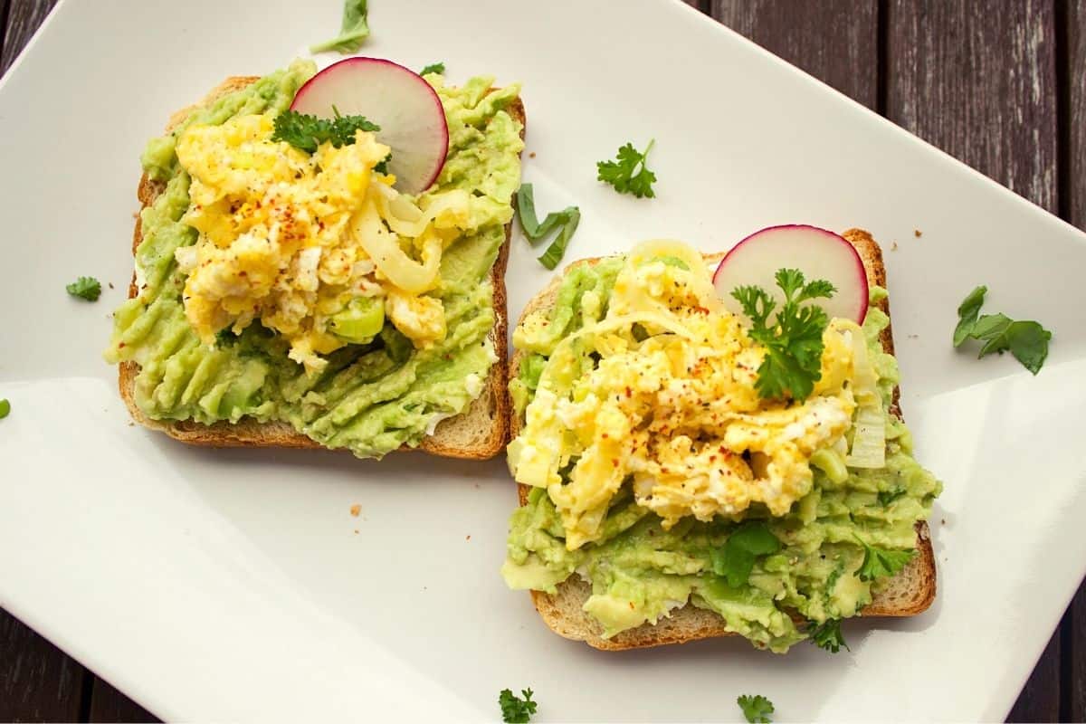 low calorie breakfast egg avacado  sandwich on bread slices