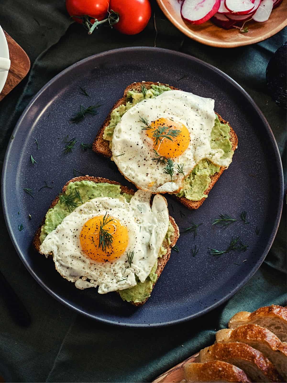 low calorie breakfast ideas for weight loss such as egg avocado toast here on a plate