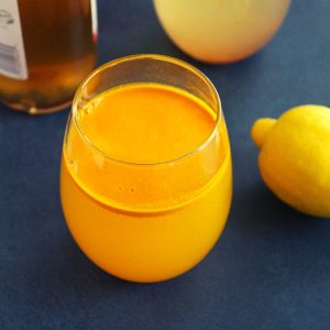 detox drink with apple cider vinegar and turmeric in the glass