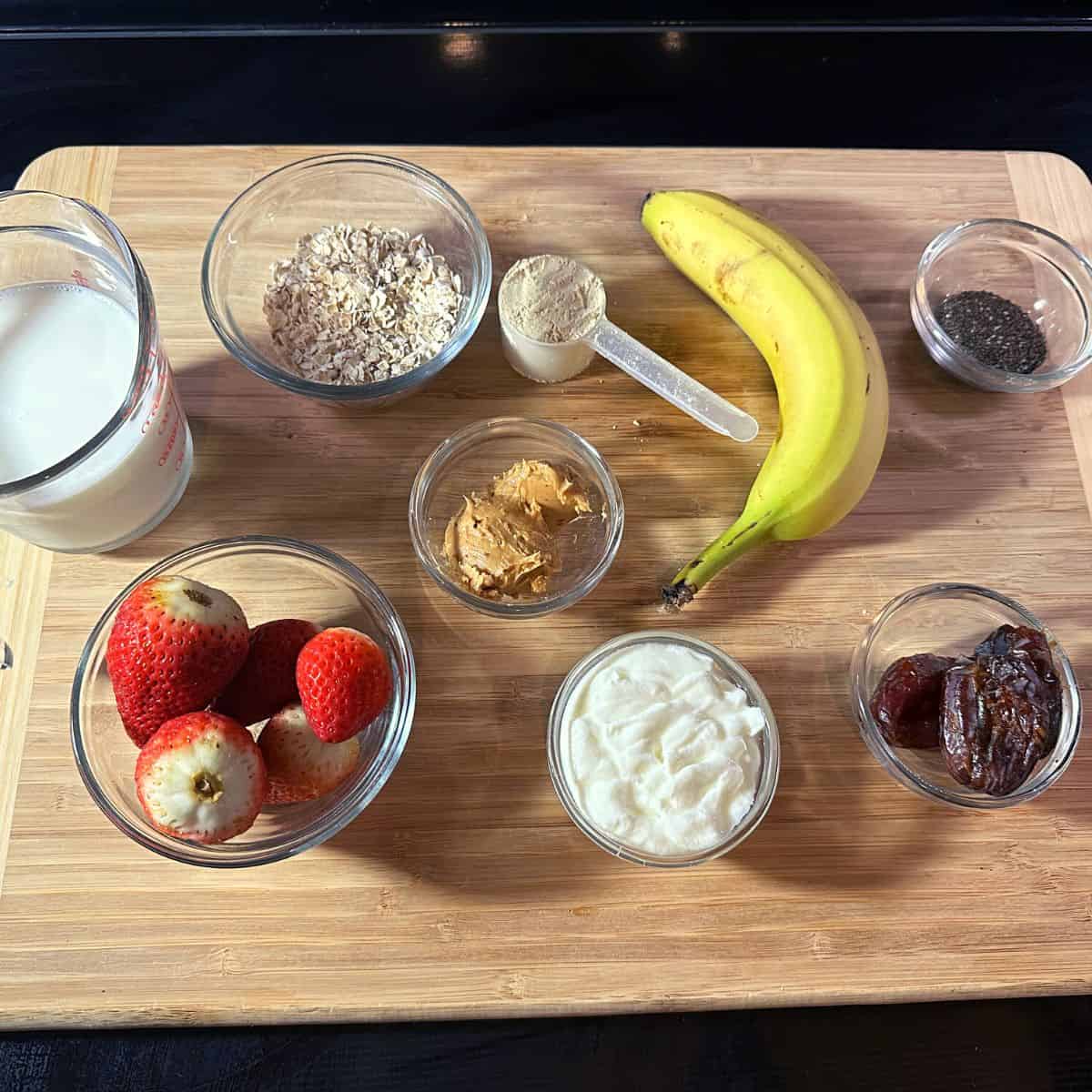 high-calorie smoothie ingredients for weight gain shown on a board