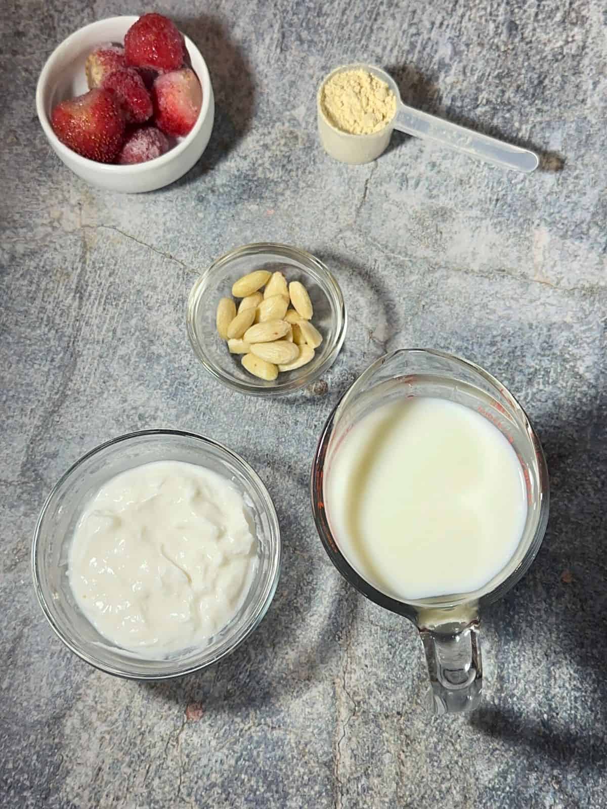 ingredients to make high protein smoothie with low carbs